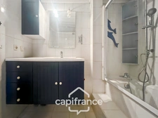 MERINDOL CHARMING HOUSE, outdoor courtyard and rooftop, 2 bedrooms, 1 room, 1 office, 1 cellar, in the heart of the village. A MUST-SEE! 