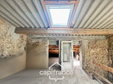 Camps la source, proche de Brignoles maison de village de 148 m2 à terminer plusieurs possibilités  d'aménagement
