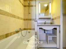 DOMAINE DE PONT ROYAL, 45 m2 house with unobstructed views, two stories, 2 bedrooms, semi-detached on one side, private swimming pool, numbered parking space 