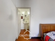 ne demeure de caractère au cœur de la Provence: 242 m2 de superficie habitable , une TERRASSE PANORAMIQUE. Distribution sur 3 niveaux :charme, authenticité, confort et bien être  sont les maitres mots
