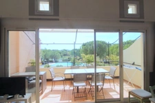 DERNIER ETAGE Domaine de Pont Royal, emplacement et vue remarquable de cet appartement 42 m2,1 chambre, 1 chambre cabine; 2 SDB belle exposition, vue dégagée, grande terrasse 