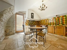 Demeure de caractère au cœur de la Provence: 242 m2 de superficie habitable, TERRASSE PANORAMIQUE. Distribution sur 3 niveaux :charme, authenticité, confort et bien être  sont les maîtres mots.