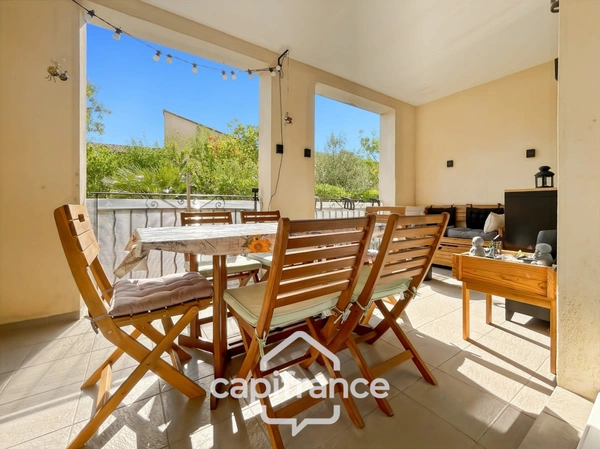 Appartement 40m2 rénové et climatisé, en rez de jardin, une chambre et sa salle de douche, sa terrasse couverte , piscine résidentielle intimiste
