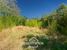 Building plot of 639 m2, marked out, free builder, flat and sunny, village center, not serviced.