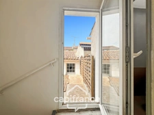 Investissement sur Charleval maison en plein coeur du village R+1avec terrasse tropézienne, garage, plusieurs entrées indépendantes, étage à finir