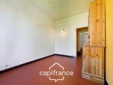 Demeure de caractère au cœur de la Provence: 242 m2 de superficie habitable, TERRASSE PANORAMIQUE. Distribution sur 3 niveaux :charme, authenticité, confort et bien être  sont les maîtres mots.