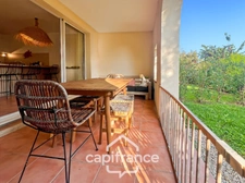 42 m2 renovated apartment, with garden, two air conditioning units, one bedroom, one cabin bedroom, a laundry room, a shower room, terrace loggia, parking space   