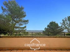 RENOVATED apartment WITH panoramic VIEW, double terrace of 30 m2, 2 bedrooms, new kitchen, parking space under the residence.