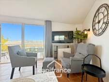 RARE FIND IN THE PONT ROYAL ESTATE, TOP FLOOR APARTMENT OF 63 m2 WITH PANORAMIC VIEWS, 3 BEDROOMS, CORNER TERRACE, AND PARKING SPACE 