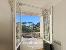 PONT ROYAL GOLF COURSE: Charming, light-filled bastide of 140 m² set on a 657 m² plot, 4 bedrooms including a master suite, 2 bathrooms, swimming pool, double garage