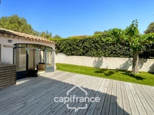 Welcome to your new elegant family villa at Domaine et Golf de Pont Royal, 4 bedrooms, 110 m2, garden 556 m2 