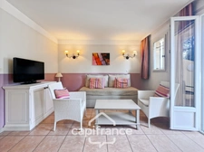  Charmant Bastidon dans le Domaine du Golf de Pont Royal, 45 m2 habitable, ravalé, avec jardin privatif, élevé d'un étage, 2 chambres,  terrasse, calme et nature