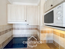 DOMAINE DE PONT ROYAL, maison  de 45 m2, élevée d'un étage,  2 vraies chambres, mitoyenne d'un seul côté, piscine privative, emplacement pour véhicule 