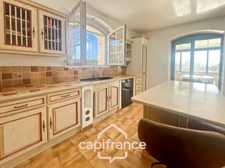 Single-storey property in the countryside with panoramic views, built in 1980, 177m2 house with 3/4 bedrooms on a 2280m2 plot 