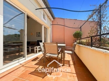 DERNIER ETAGE Domaine de Pont Royal, emplacement et vue remarquable de cet appartement 42 m2,1 chambre, 1 chambre cabine; 2 SDB belle exposition, vue dégagée, grande terrasse 