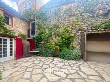 MERINDOL CHARMING HOUSE, outdoor courtyard and rooftop, 2 bedrooms, 1 room, 1 office, 1 cellar, in the heart of the village. A MUST-SEE! 