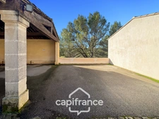 Villa de plain pied de 150 m² avec vue sur le trou numéro 10 , au Domaine et Golf de Pont Royal, terrain 628 m² ,  4 chambres, piscine, garage 