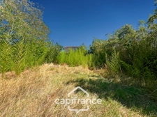 Building plot of 639 m2, marked out, free builder, flat and sunny, village center, not serviced.