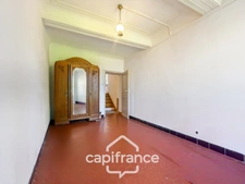 ne demeure de caractère au cœur de la Provence: 242 m2 de superficie habitable , une TERRASSE PANORAMIQUE. Distribution sur 3 niveaux :charme, authenticité, confort et bien être  sont les maitres mots