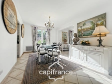 PONT ROYAL GOLF COURSE: Charming, light-filled bastide of 140 m² set on a 657 m² plot, 4 bedrooms including a master suite, 2 bathrooms, swimming pool, double garage