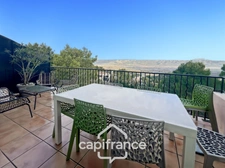 RARE FIND IN THE PONT ROYAL ESTATE, TOP FLOOR APARTMENT OF 63 m2 WITH PANORAMIC VIEWS, 3 BEDROOMS, CORNER TERRACE, AND PARKING SPACE 