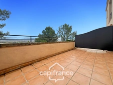 RENOVATED apartment WITH panoramic VIEW, double terrace of 30 m2, 2 bedrooms, new kitchen, parking space under the residence.