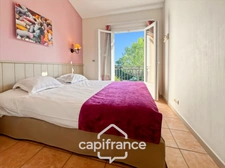  Charmant Bastidon dans le Domaine du Golf de Pont Royal, 45 m2 habitable, ravalé, avec jardin privatif, élevé d'un étage, 2 chambres,  terrasse, calme et nature