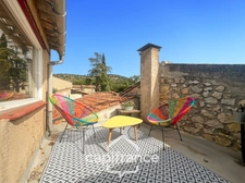 MERINDOL CHARMING HOUSE, outdoor courtyard and rooftop, 2 bedrooms, 1 room, 1 office, 1 cellar, in the heart of the village. A MUST-SEE! 