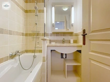 DOMAINE DE PONT ROYAL, 45 m2 house with unobstructed views, two stories, 2 bedrooms, semi-detached on one side, private swimming pool, numbered parking space 