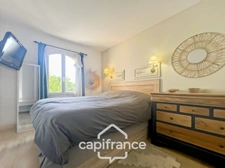 Domaine et golf de Pont Royal, fully renovated 67 m² house with air conditioning, attractive exterior, 2/3 bedrooms, bathroom and shower room, garden, residential swimming pool