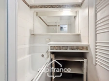 DOMAINE DE PONT ROYAL Appartement meublé  DERNIER ETAGE vue dégagée 31m2 et 7 m2 de loggia , 1 chambre double & salle de bains  