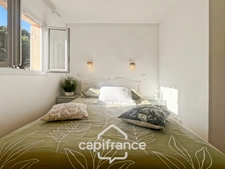 RARE FIND IN THE PONT ROYAL ESTATE, TOP FLOOR APARTMENT OF 63 m2 WITH PANORAMIC VIEWS, 3 BEDROOMS, CORNER TERRACE, AND PARKING SPACE 