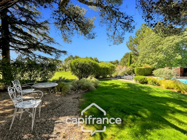 GOLF DE PONT  ROYAL, Villa de plain pied de 127 m² climatisée sur un terrain de 995 m², bordure de fairway, piscine
