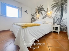RARE FIND IN THE PONT ROYAL ESTATE, TOP FLOOR APARTMENT OF 63 m2 WITH PANORAMIC VIEWS, 3 BEDROOMS, CORNER TERRACE, AND PARKING SPACE 