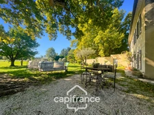 Mas en campagne à vendre 250m² à MOLLEGES, 4 chambres, beaux volumes , terrain 5 000m², piscine,  calme et sérénité   