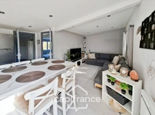 Alleins, maison de plain pied de   83m2 environ établie en zone agricole sur une parcelle de 3 400m2 m2 avec garage attenant 