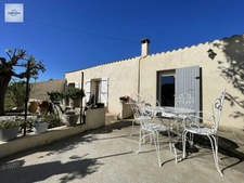 Alleins, maison de plain pied de  83m2 environ établie en zone agricole sur une parcelle de 3033 m2 avec garage attenant 