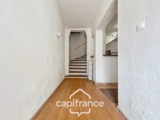 Investissement sur Charleval maison en plein coeur du village R+1avec terrasse tropézienne, garage, plusieurs entrées indépendantes, étage à finir