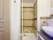 DOMAINE DE PONT ROYAL, 45 m2 house with unobstructed views, two stories, 2 bedrooms, semi-detached on one side, private swimming pool, numbered parking space 