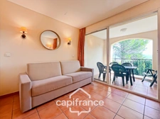 PONT ROYAL EN PROVENCE APPARTEMENT DE  27 M2 VUE LUBERON UNE CHAMBRE MEUBLE EQUIPE UNE PLACE DE PARKING B