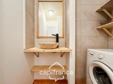 42 m2 renovated apartment, with garden, two air conditioning units, one bedroom, one cabin bedroom, a laundry room, a shower room, terrace loggia, parking space   