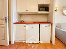 PONT ROYAL EN PROVENCE APPARTEMENT DE  27 M2 VUE LUBERON UNE CHAMBRE MEUBLE EQUIPE UNE PLACE DE PARKING B