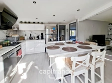 Alleins, maison de plain pied de   83m2 environ établie en zone agricole sur une parcelle de 3 400m2 m2 avec garage attenant 