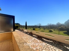 Single-storey property in the countryside with panoramic views, built in 1980, 177m2 house with 3/4 bedrooms on a 2280m2 plot 