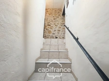 MERINDOL CHARMING HOUSE, outdoor courtyard and rooftop, 2 bedrooms, 1 room, 1 office, 1 cellar, in the heart of the village. A MUST-SEE! 