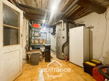 ne demeure de caractère au cœur de la Provence: 242 m2 de superficie habitable , une TERRASSE PANORAMIQUE. Distribution sur 3 niveaux :charme, authenticité, confort et bien être  sont les maitres mots