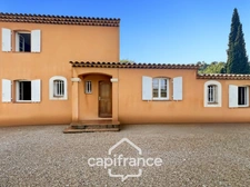 Maison individuelle et familiale de 165 m2, 7 pièces, située à  ALLEINS proche Salon de Provence établie sur un terrain de 945m² avec  piscine et dépendances
