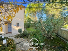 PONT ROYAL GOLF COURSE: Charming, light-filled bastide of 140 m² set on a 657 m² plot, 4 bedrooms including a master suite, 2 bathrooms, swimming pool, double garage