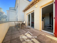 Domaine de Pont ROYAL between CIEL & LUBERON, well-maintained 40m2 top-floor apartment with panoramic views, terrace, and residential area with swimming pool