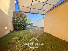 Villa de plain pied de 150 m² avec vue sur le trou numéro 10 , au Domaine et Golf de Pont Royal, terrain 628 m² ,  4 chambres, piscine, garage 